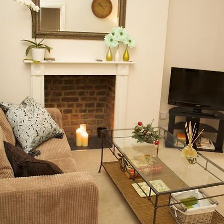 Hammersmith Apartment Brentford Bilik gambar